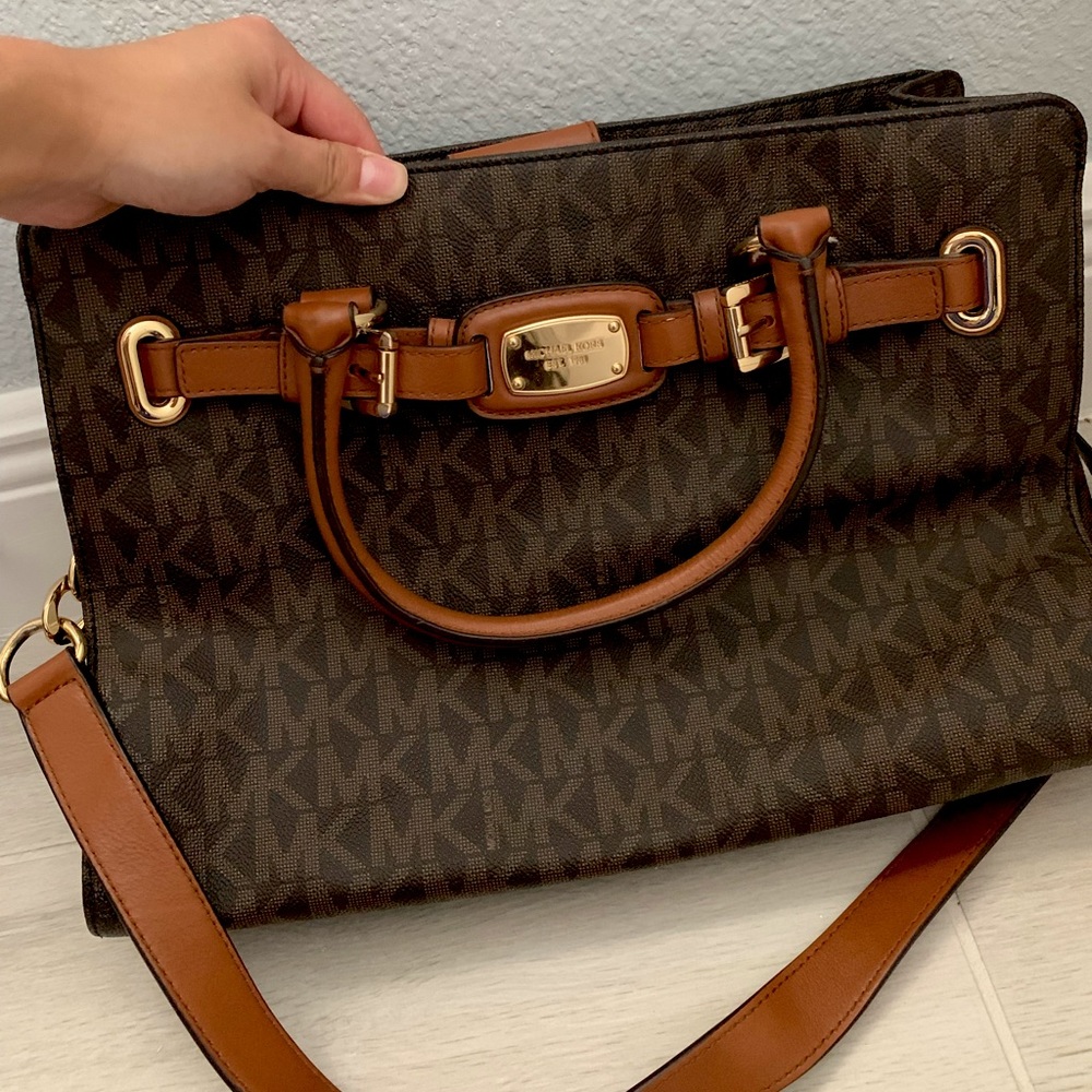 Michael Kors handbag | great condition!!! | includes strap | has lots of pockets